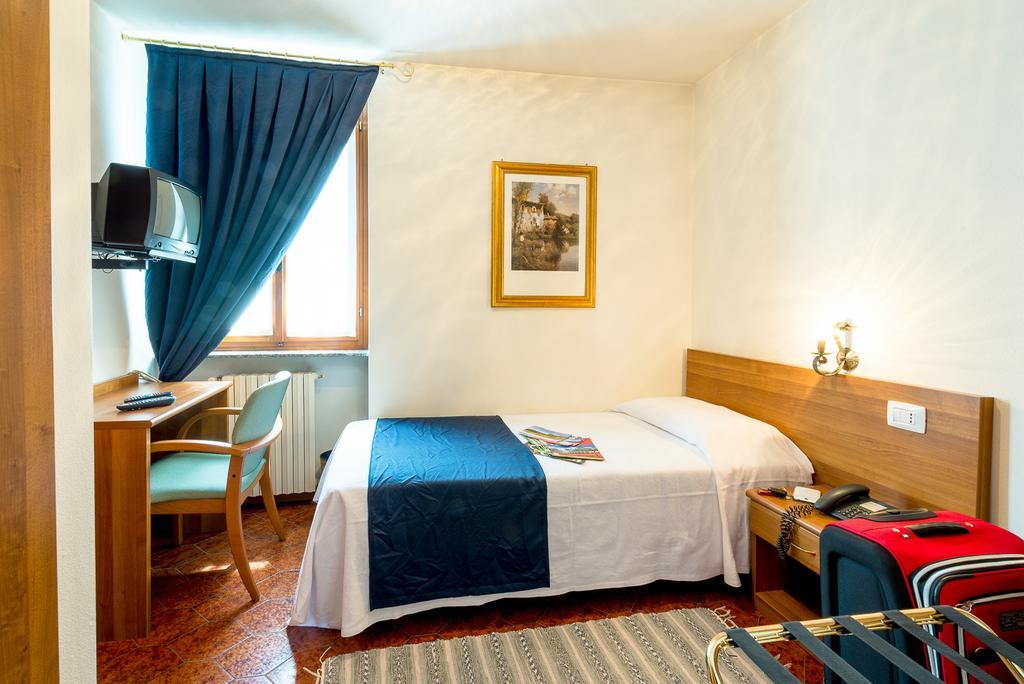 Albergo Altavilla Tirano Pokoj fotografie