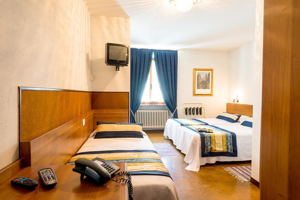 Albergo Altavilla Tirano Pokoj fotografie
